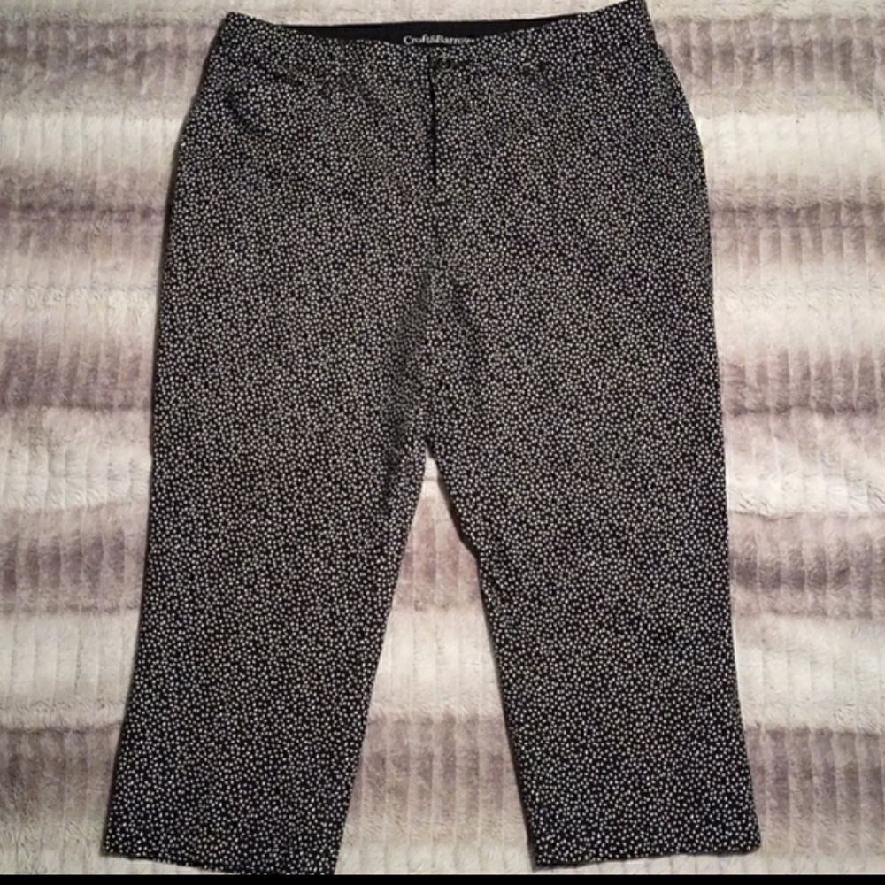 Croft & Barrow Classic Fit Black and white Capri